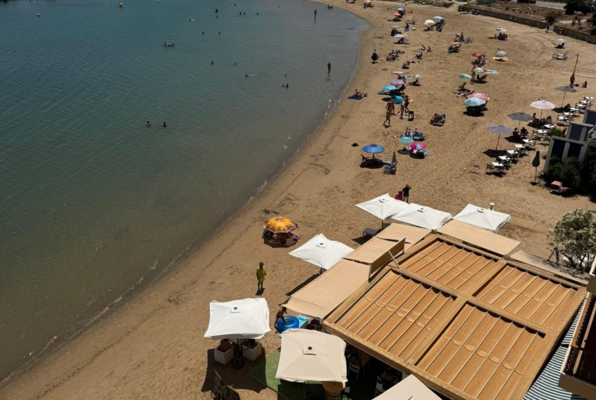 Fantástico apartamento de 3 slaapzalios en primera línea de playa en Torrevieja