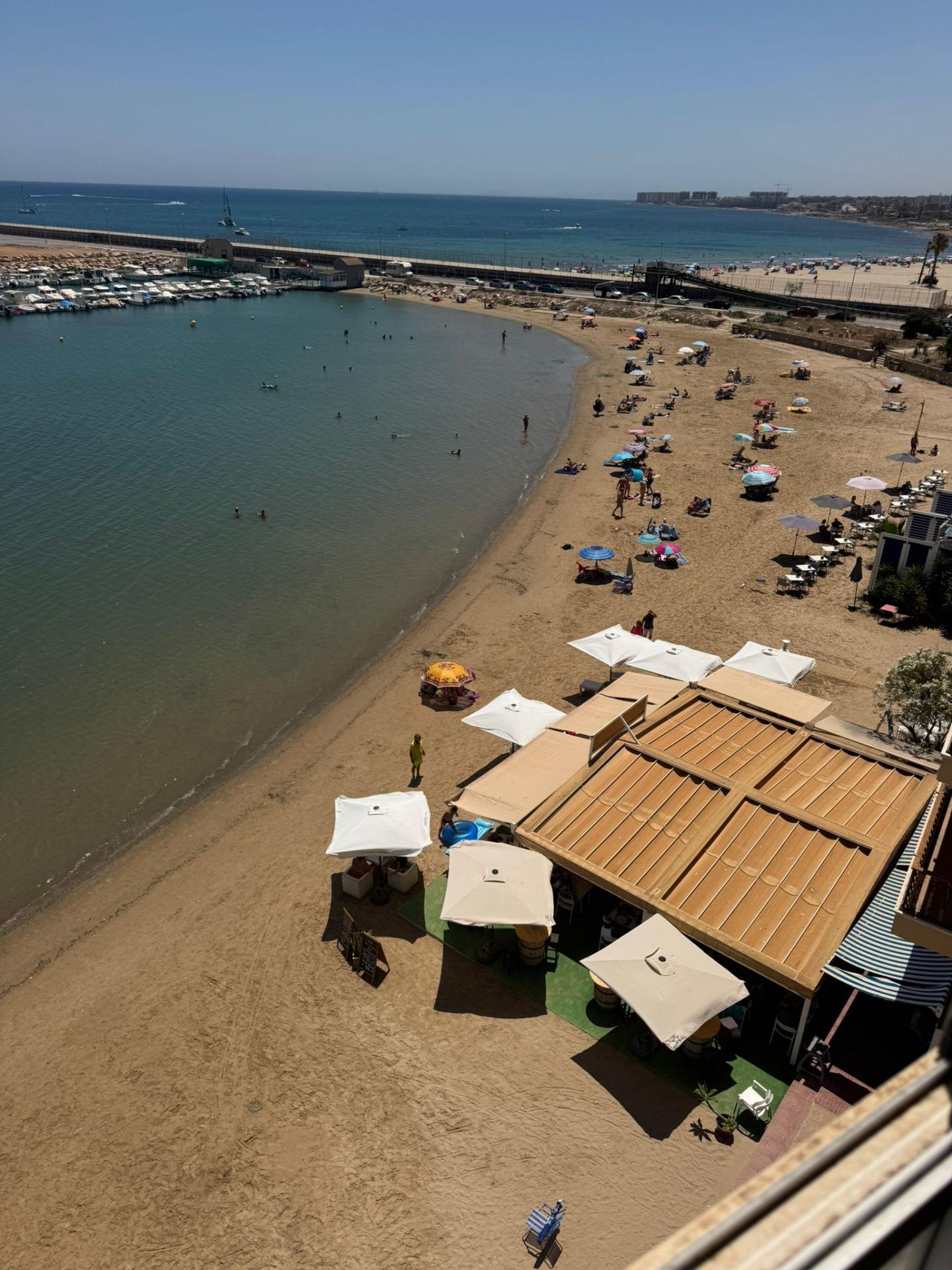 2-3-309 Fantástico apartamento de 3 slaapzalios en primera línea de playa en Torrevieja