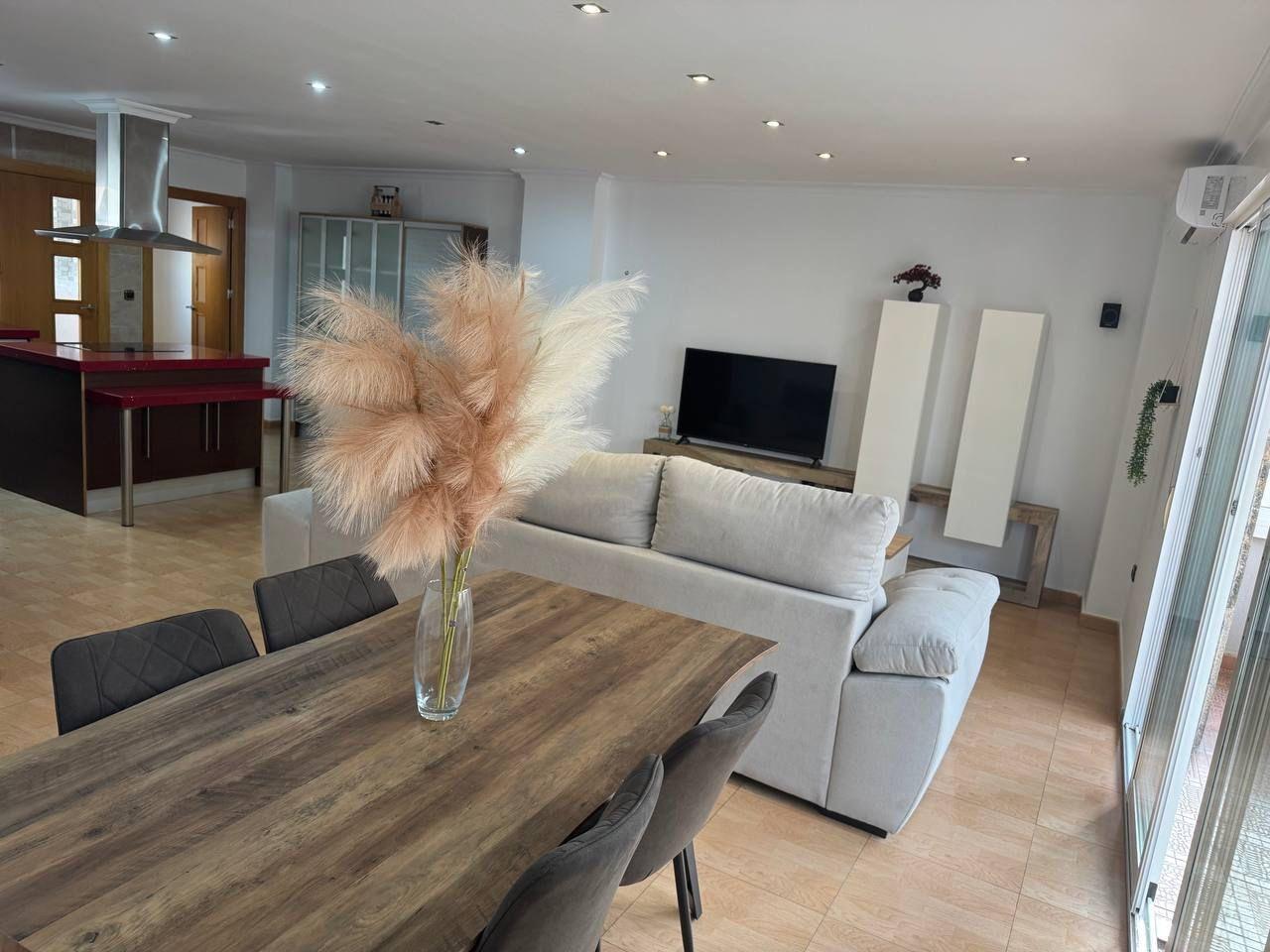 2-3-330 Spacious Semi-New Apartment in Torrevieja, Ideal for Living