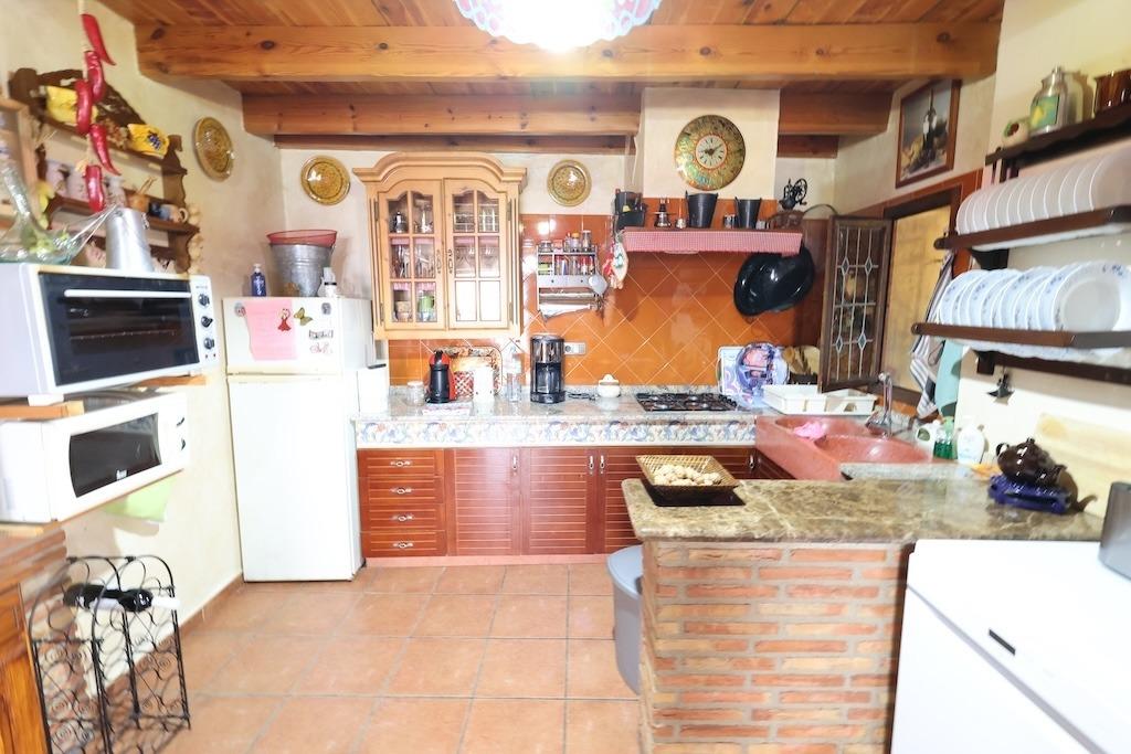 CASA EN FORTUNA CON 1000 M2 DE PARCELA Y SUPERFICIE DE 120 M2 DE CASA. 5 DORM. 3 BAÑOS.