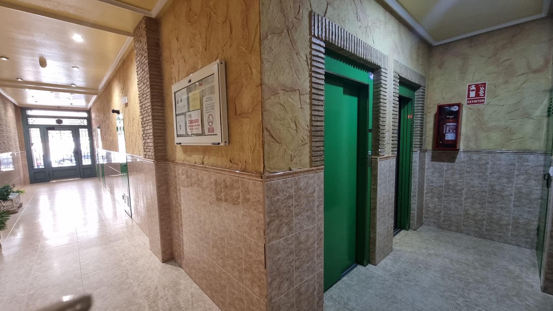 2-3-355 Apartamento semireformado a escasos metros de la playa !