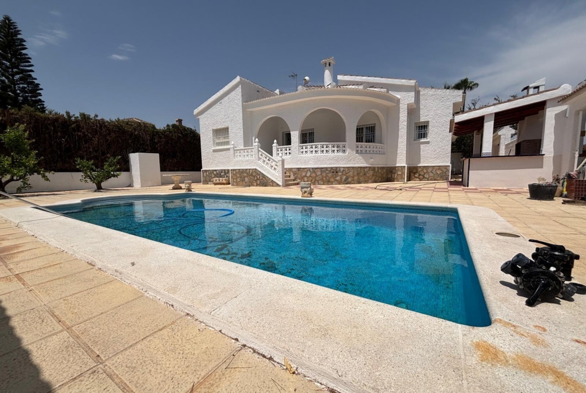 FABULOSA VILLA REFORMADA ESTILO MEDITERRÁNEO EN CIUDAD QUESADA