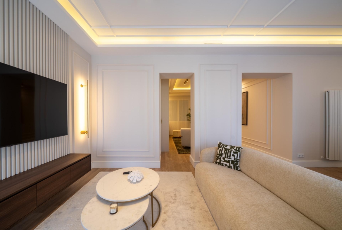 ELEGANT REFURBISHED APARTMENT IN RECOLETOS NEIGHBORHOOD, MADRID