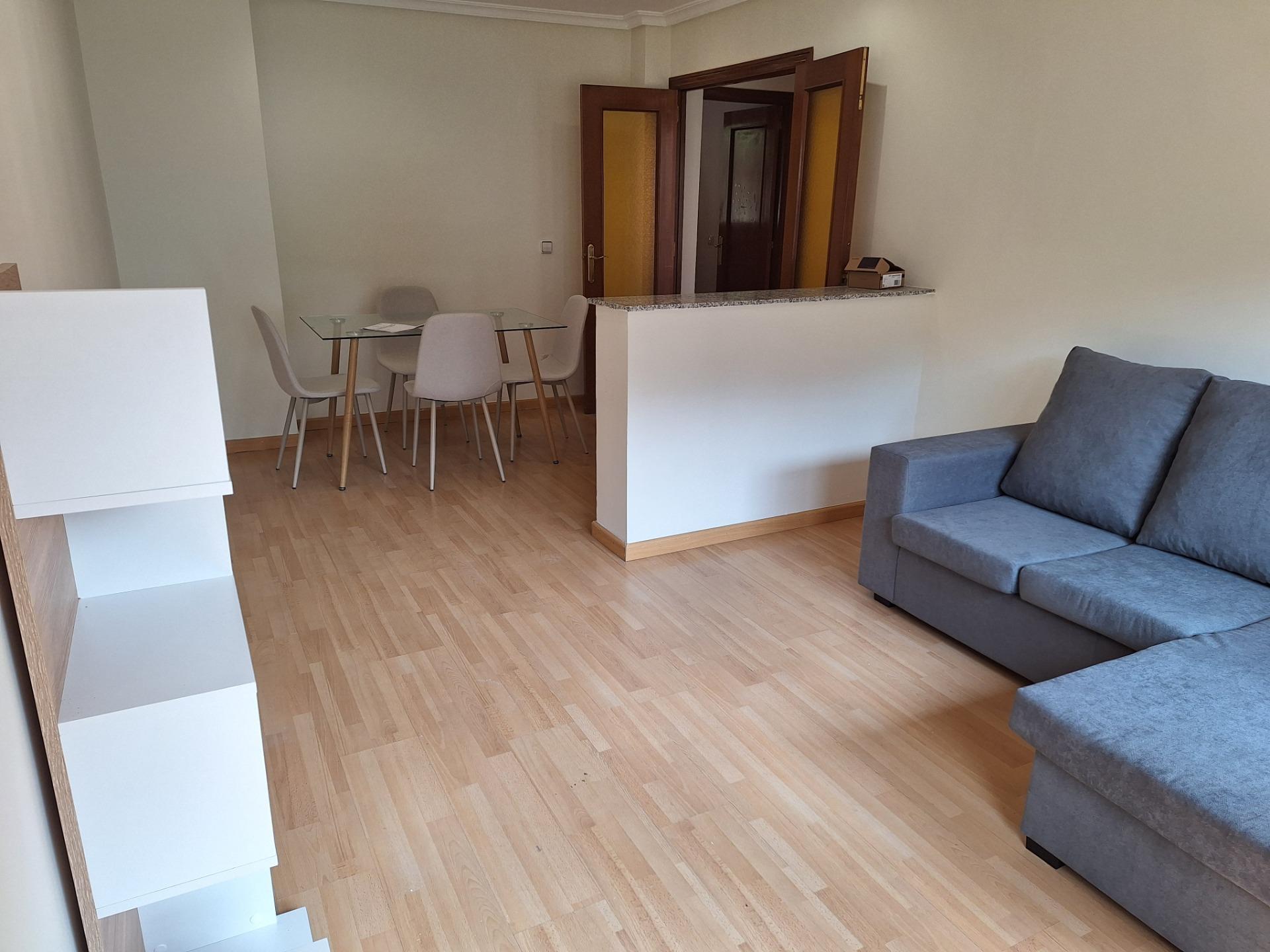 2-3-366 Amplio piso para entrar a vivir en Mieres