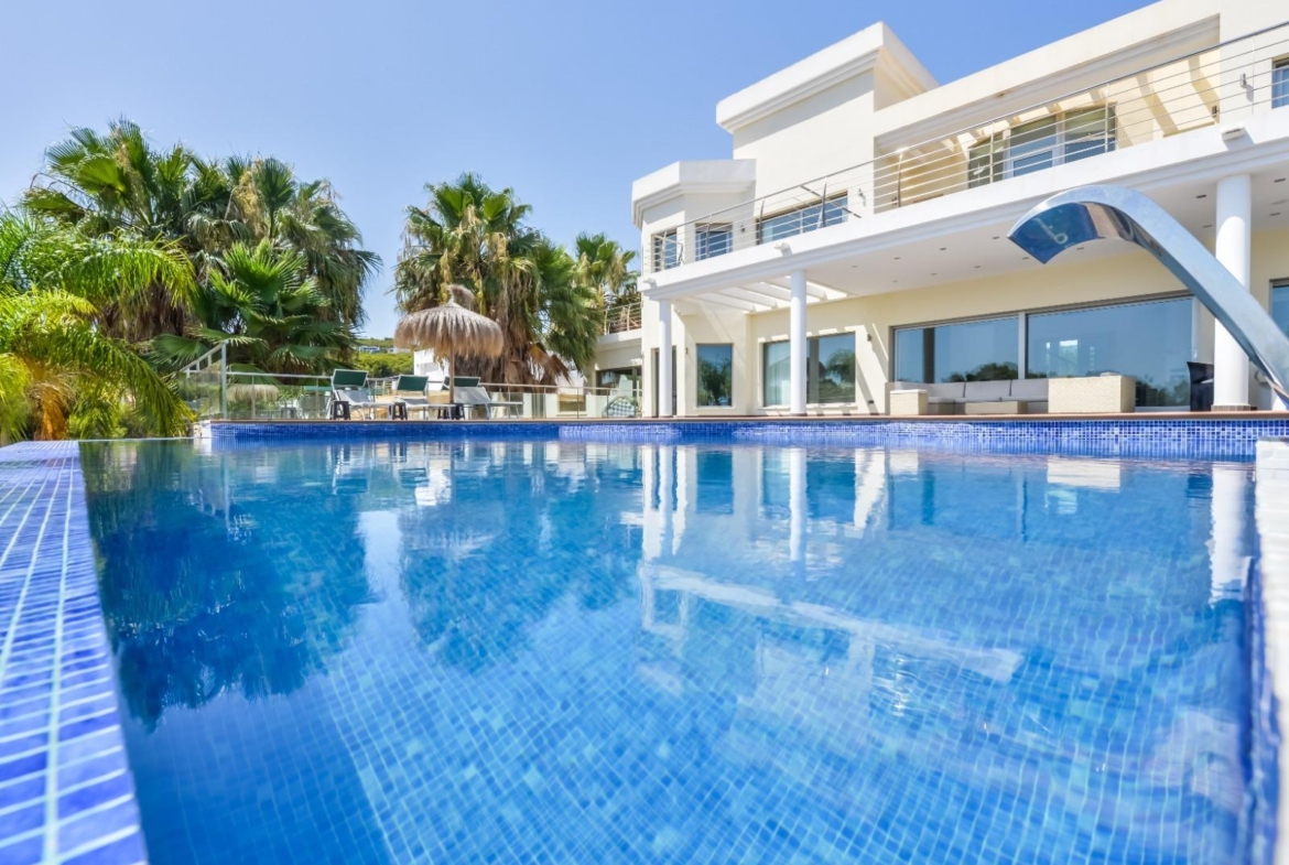 Modern and Luxurious Villa with Sea Views in Benissa 🌊