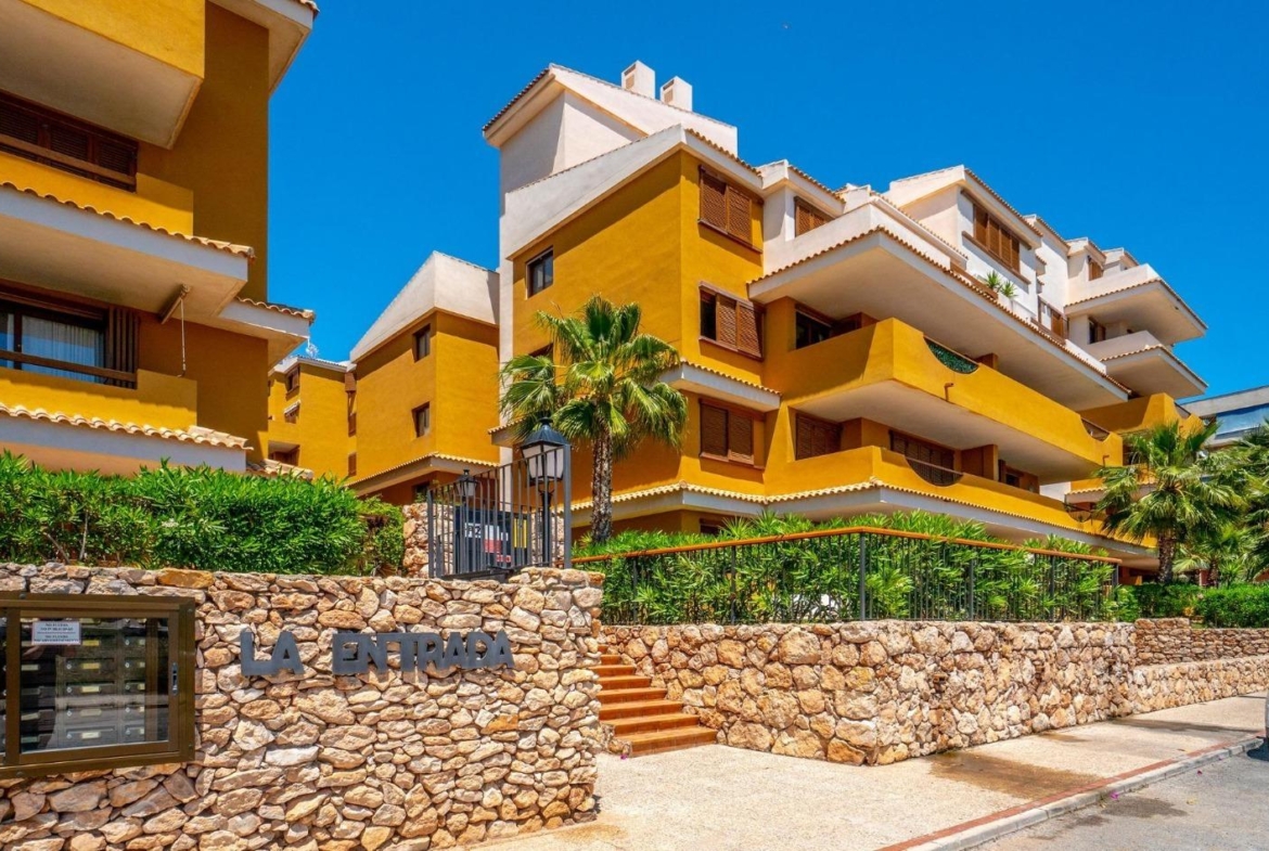 La Entrada ! Enorme apartamento en una de las mejores zonas de Costa Blanca !