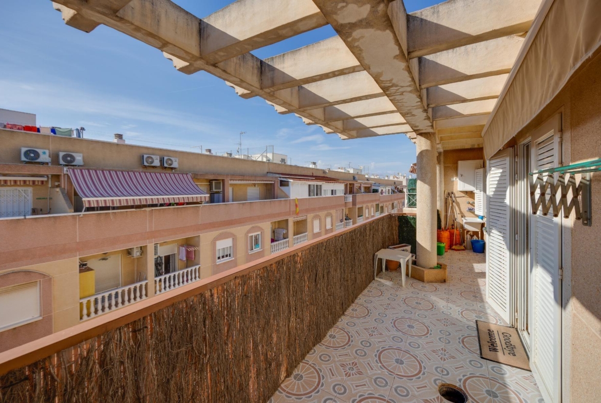 ÁTICO DE 2 HABITACIONES 2 BAÑOS Y AMPLIA TERRAZA