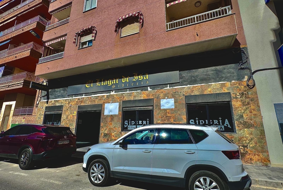 LOKALE COMERCIËLE CON SUPERFICIE DE 780 M2. SEGUNDA LINEA DE PLAYA. 70 METROS DEL MAR.