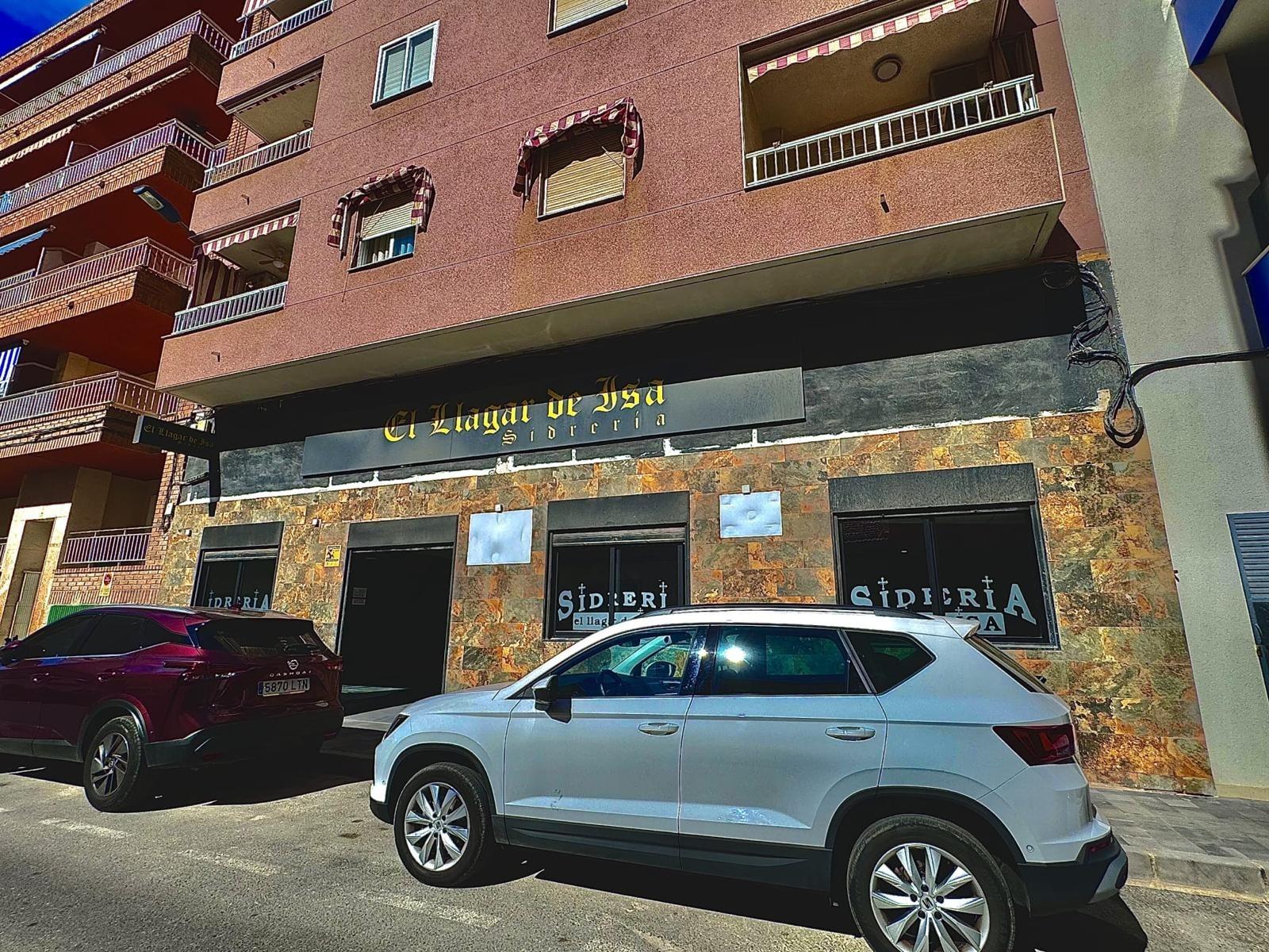 LOKALE COMERCIËLE CON SUPERFICIE DE 780 M2. SEGUNDA LINEA DE PLAYA. 70 METROS DEL MAR.
