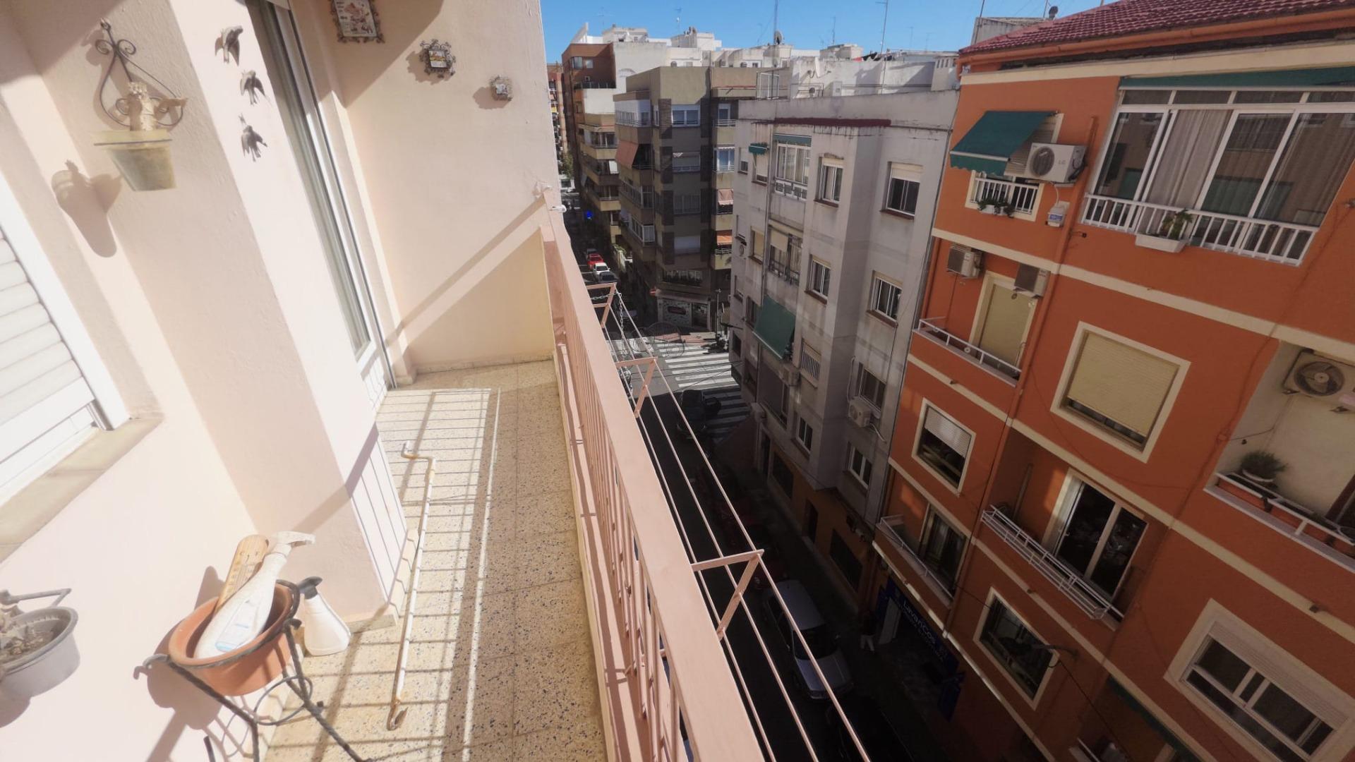 2-3-399 Magnifica vivienda en pleno centro de Alicante con ascensor y garaje, junto al Corte Inglés