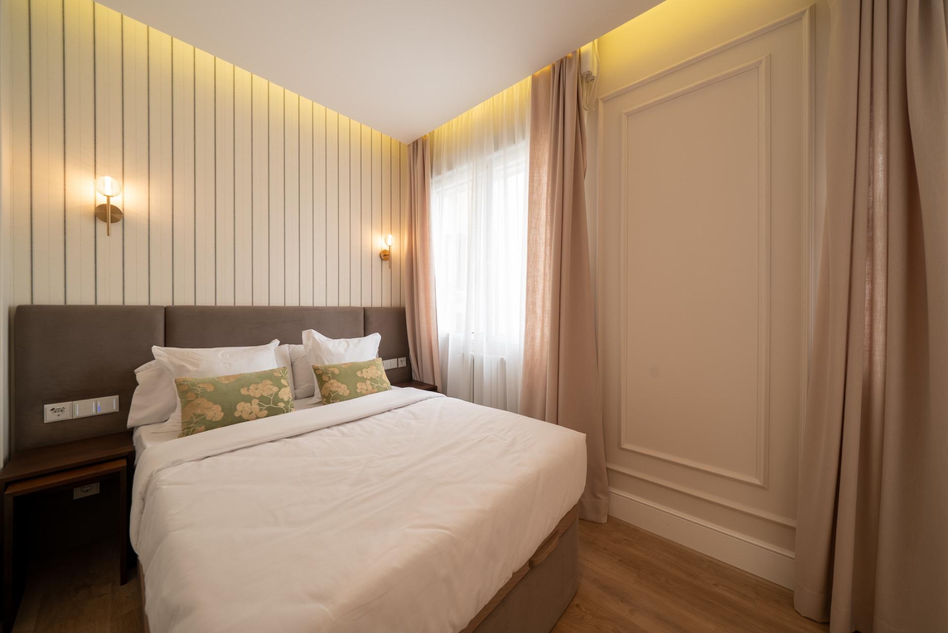 ELEGANT REFURBISHED APARTMENT IN RECOLETOS NEIGHBORHOOD, MADRID
