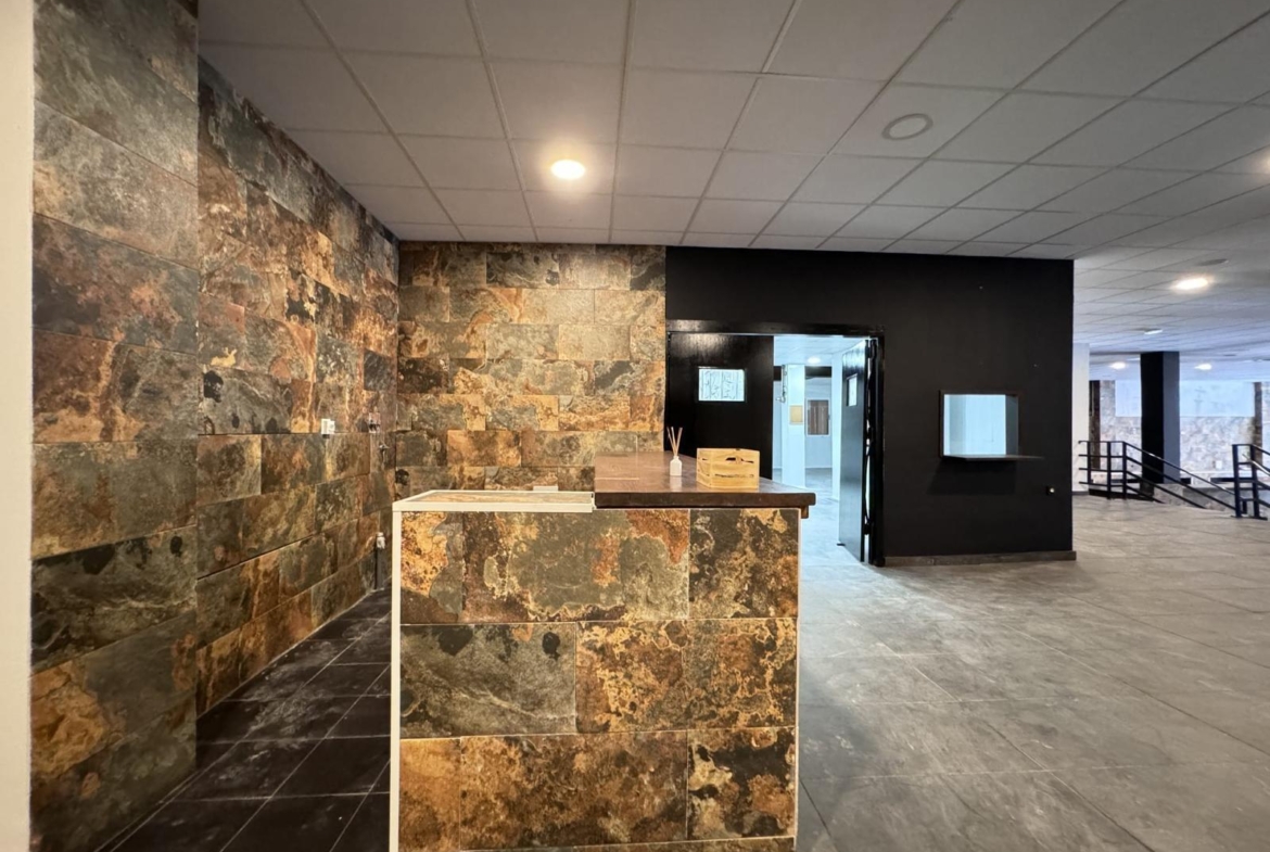 LOKALE COMERCIËLE CON SUPERFICIE DE 780 M2. SEGUNDA LINEA DE PLAYA. 70 METROS DEL MAR.