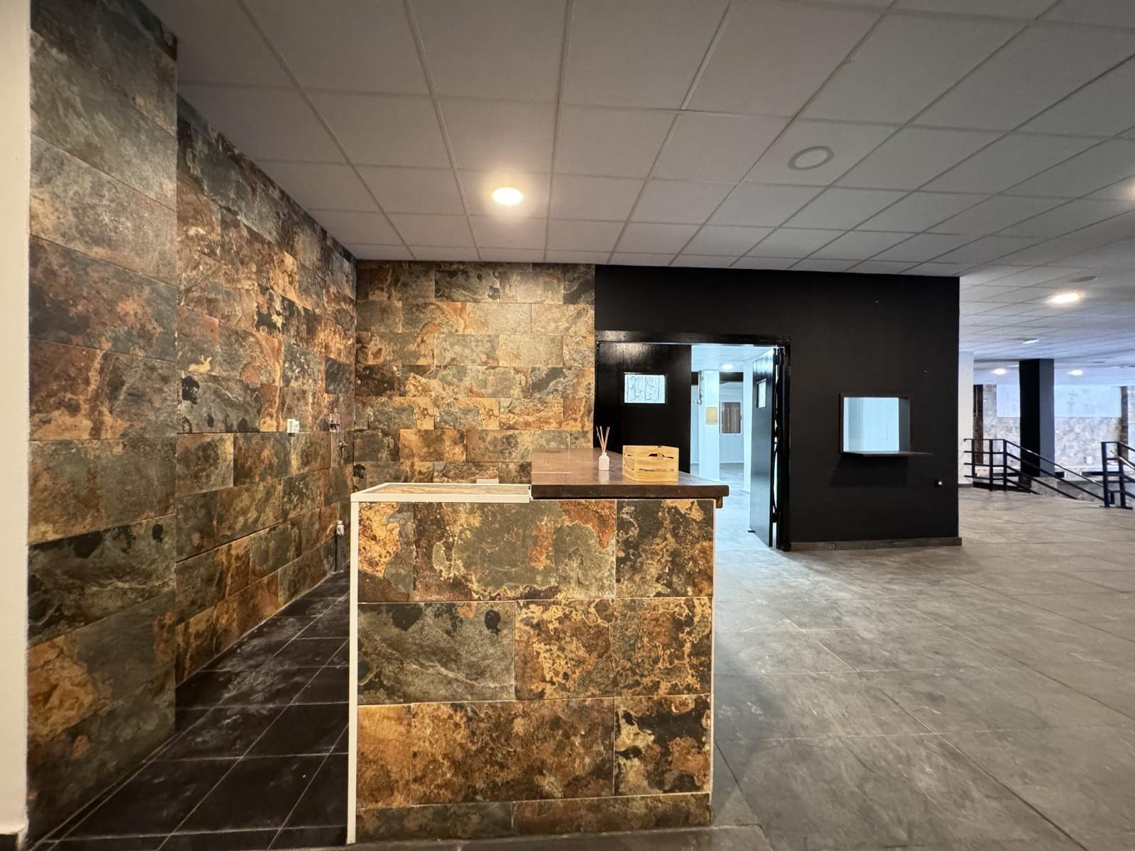 LOKALE COMERCIËLE CON SUPERFICIE DE 780 M2. SEGUNDA LINEA DE PLAYA. 70 METROS DEL MAR.