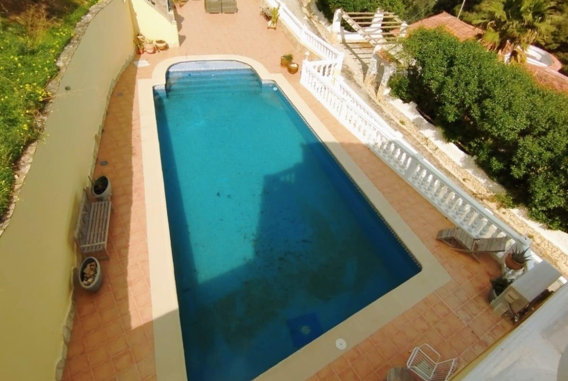 Exclusieve villa in Calpe met panoramisch uitzicht en een grote investeringsmogelijkheid
