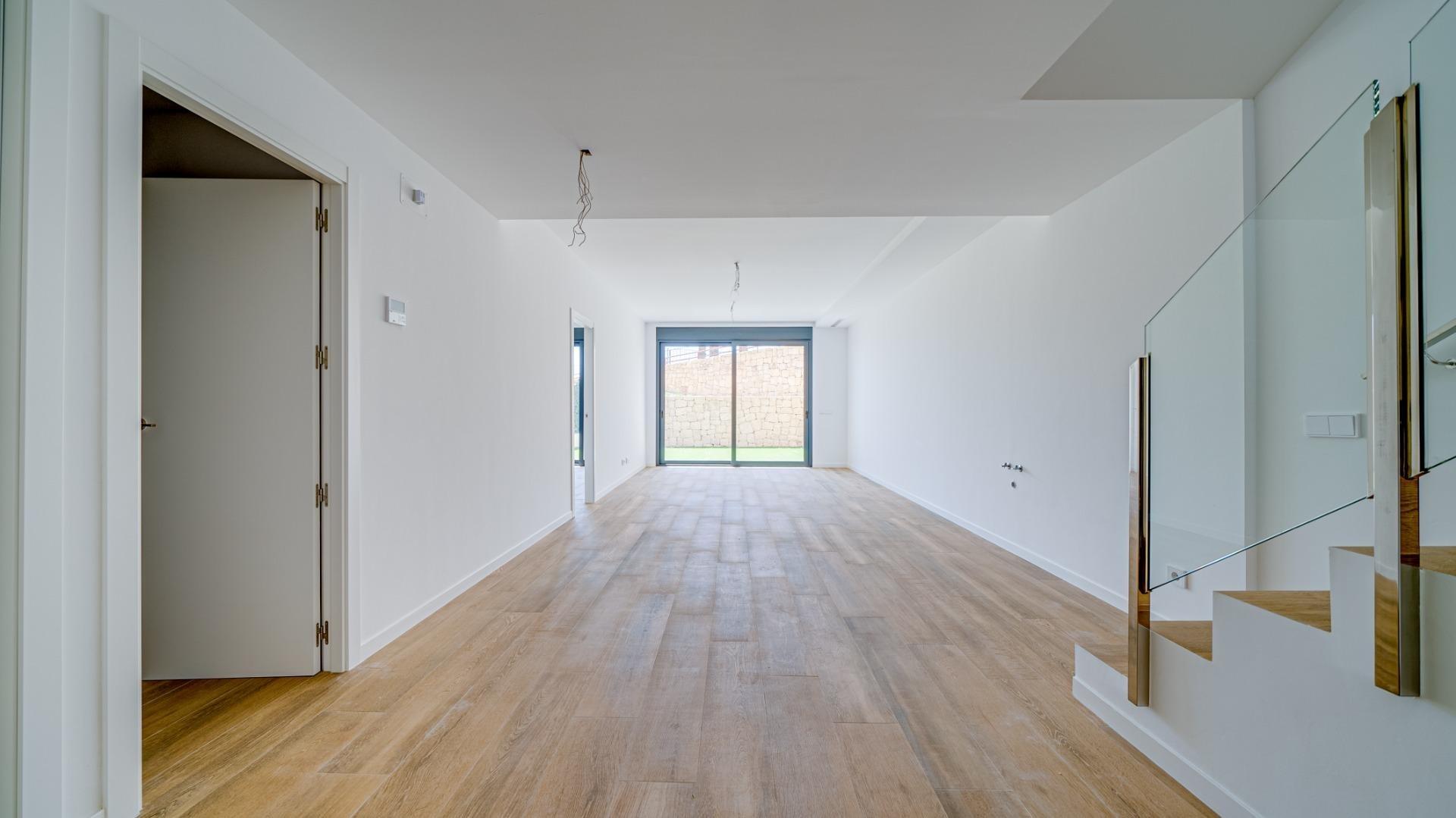 2-30-15 New spacious duplex in Finestrat.