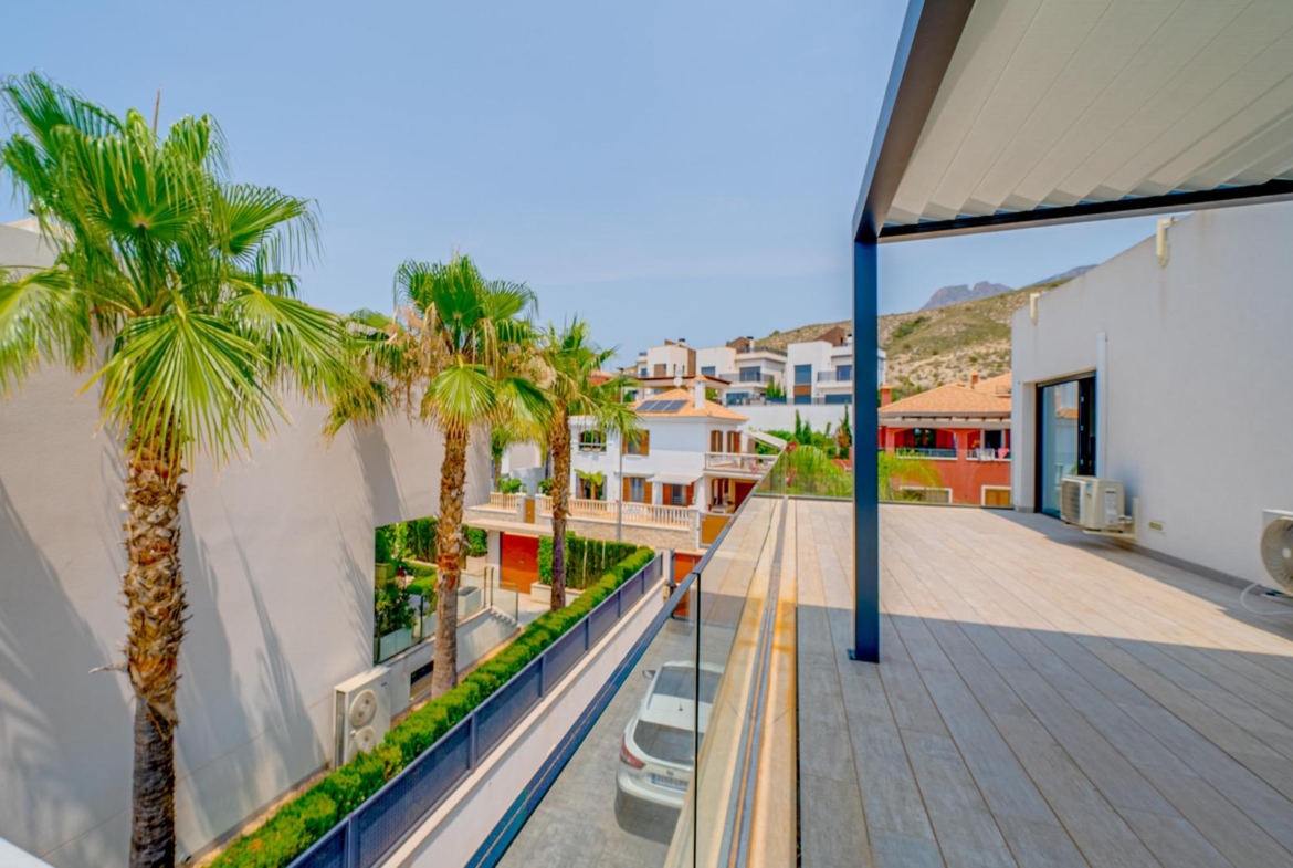 LUXURY VILLA FOR A LARGE FAMILY IN FINESTRAT