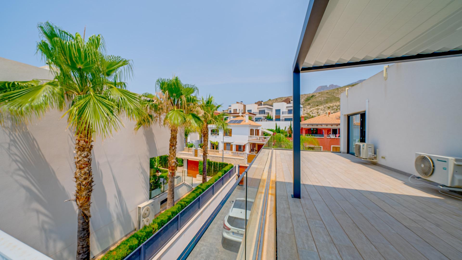 LUXURY VILLA FOR A LARGE FAMILY IN FINESTRAT