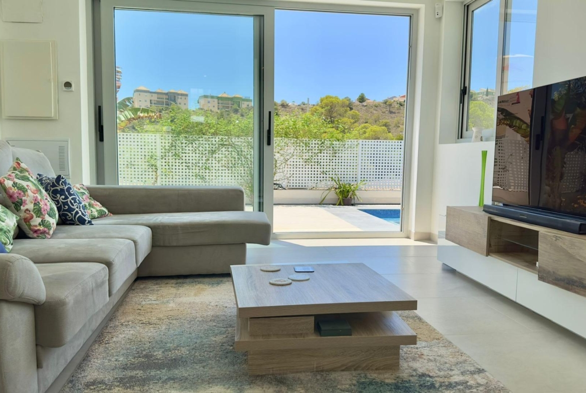 Grote villa op het balkon van Finestrat met uitzicht op de zee