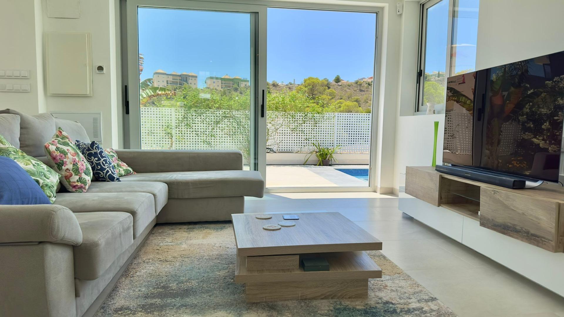 Grote villa op het balkon van Finestrat met uitzicht op de zee