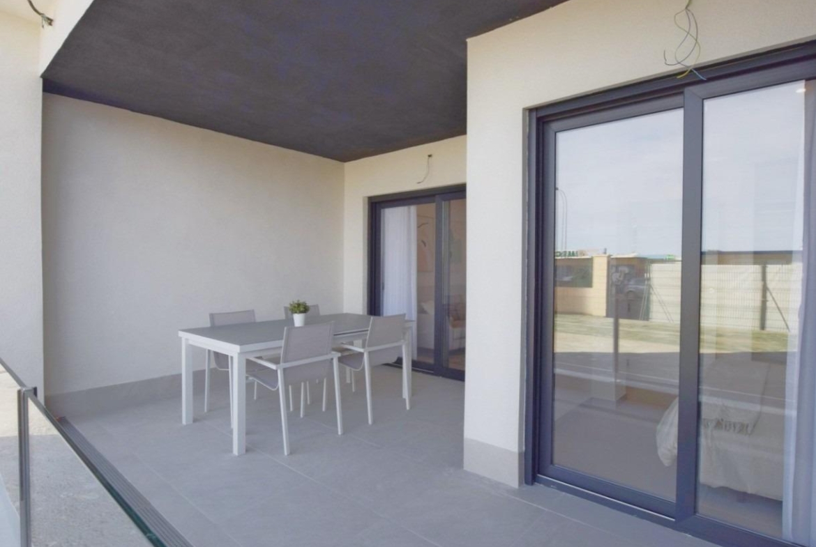 APPARTAMENTOS DE OBRA NUEVA CON VISTAS AL MAR. 2 DOR. 2 BAÑOS. APARCAMENTO. PISCINA.