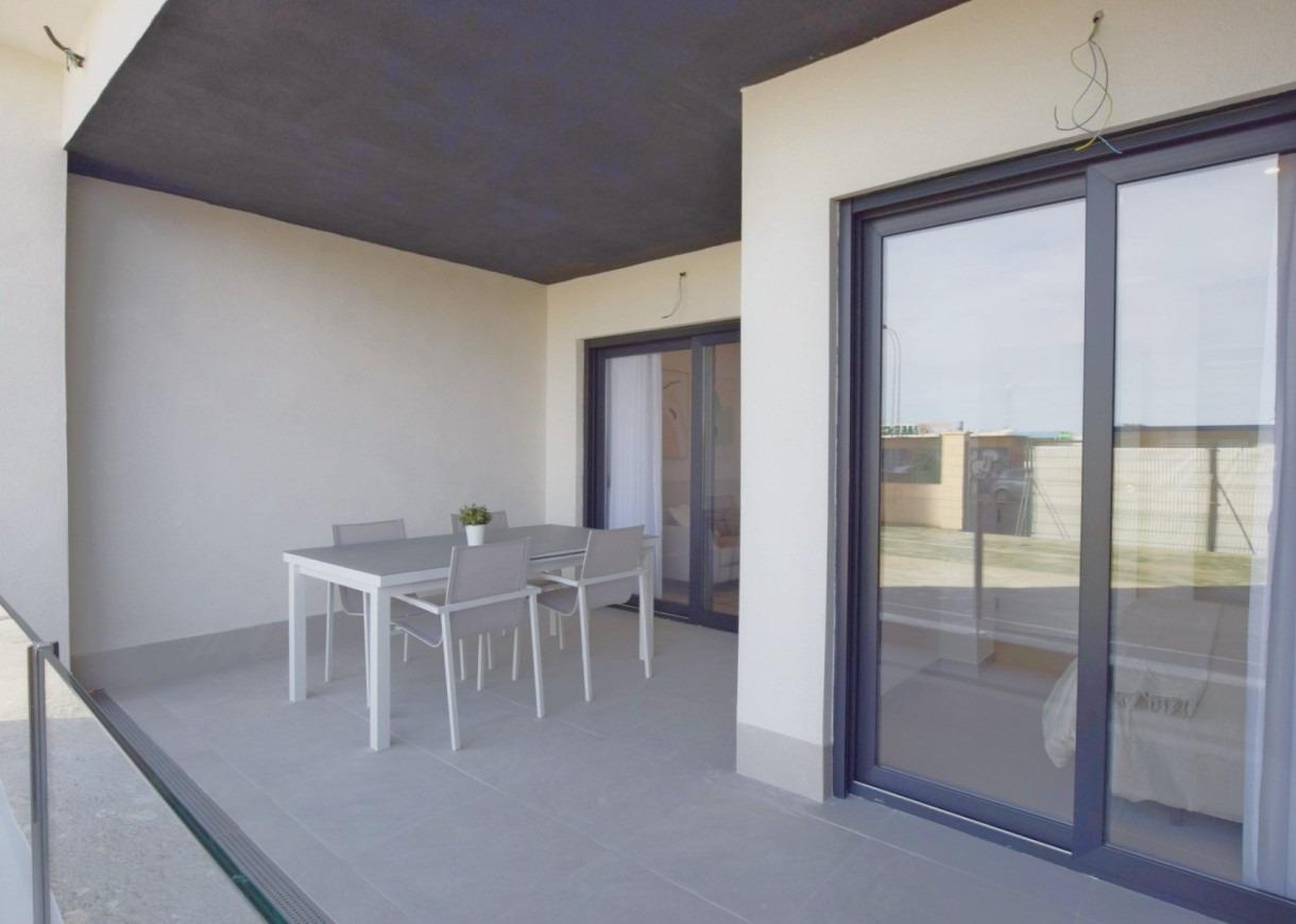 APPARTAMENTOS DE OBRA NUEVA CON VISTAS AL MAR. 2 DOR. 2 BAÑOS. APARCAMENTO. PISCINA.