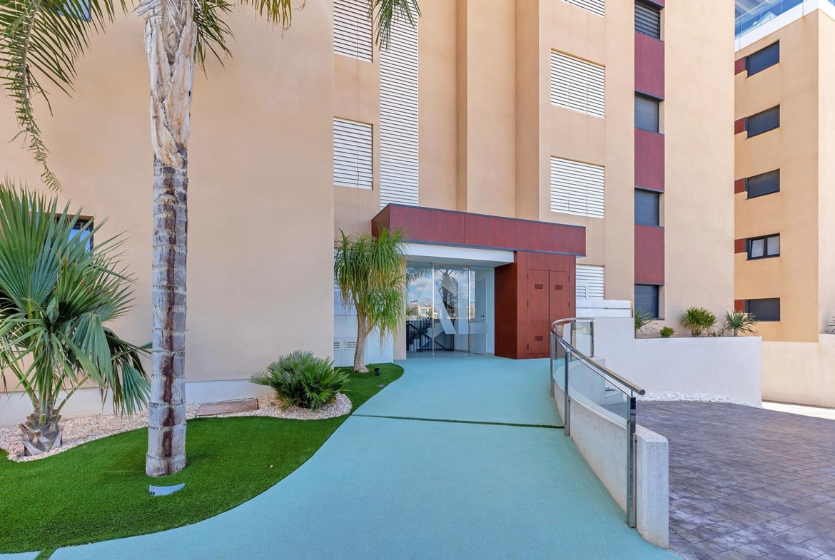 APARTAMENTO CON VISTAS AL MAR EN MIL PALMERAS. 2 DORM. 2 BAÑOS. GARAJE+TRASTERO. TERRAZA 20 M2.