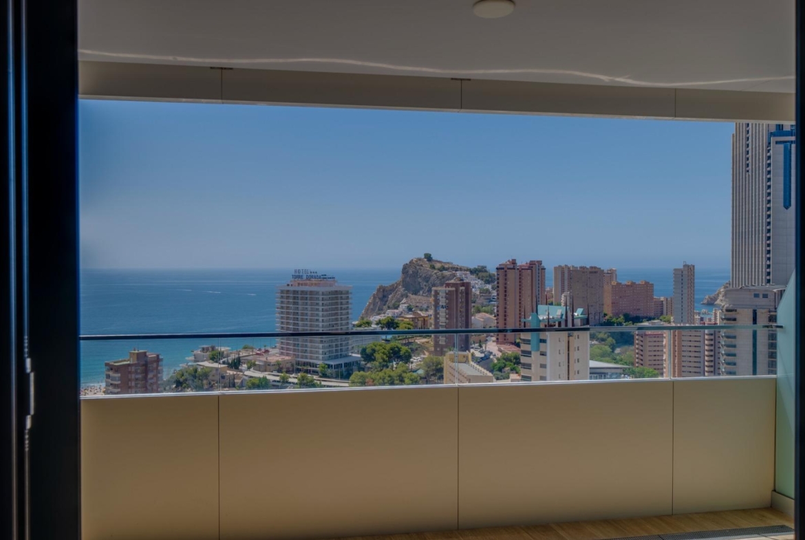 Exclusivo Piso en la Cala de Benidorm con Vistas al Mar