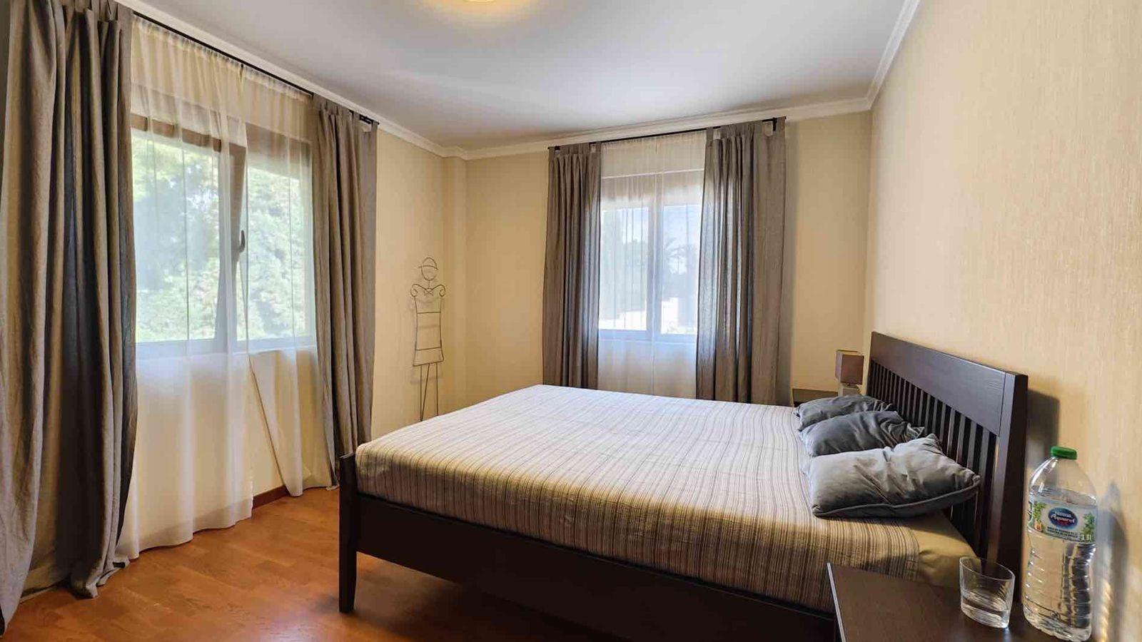 VILLA EN CIUDQUESADA. CON PISCINA PRIVADA. PARCELA 850M2. CASA 364 M2.