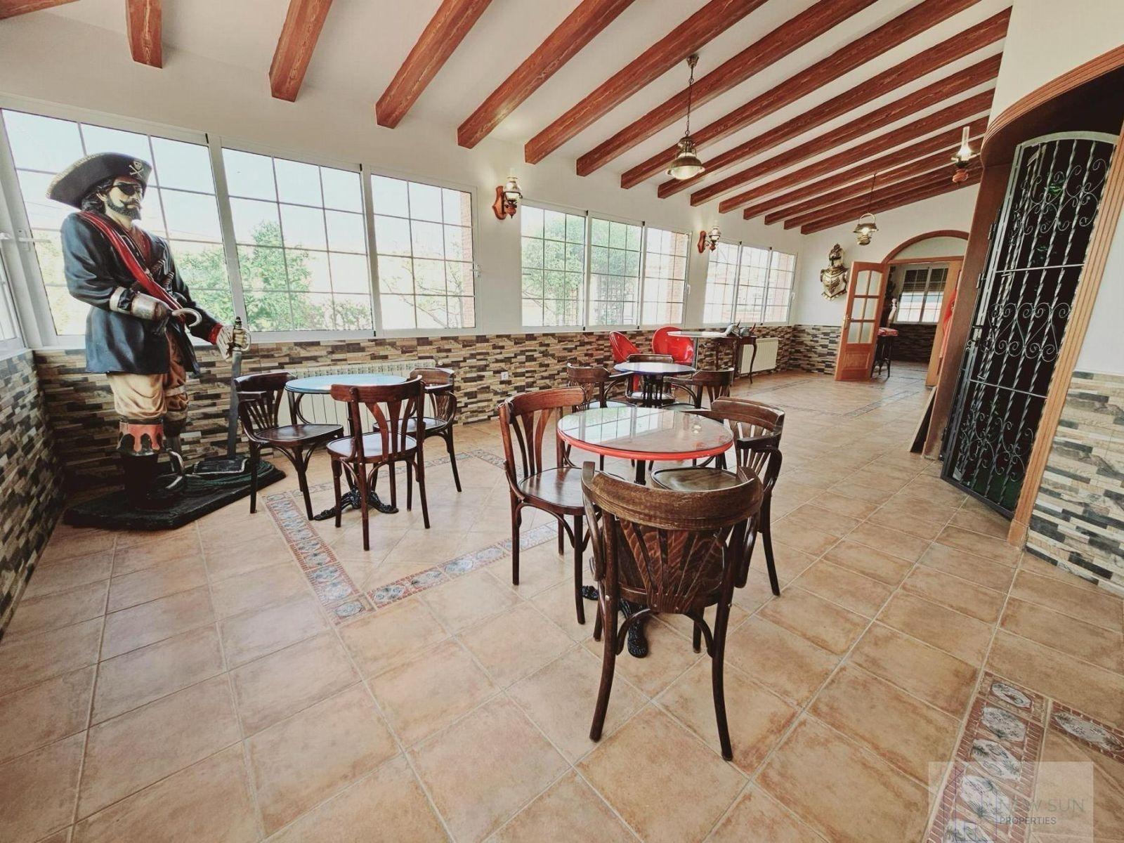 VILLA EN LA SIESTA CON 800 METROS DE PARCELA. PISCINA PRIVADA. 330 M2 DE CASA.