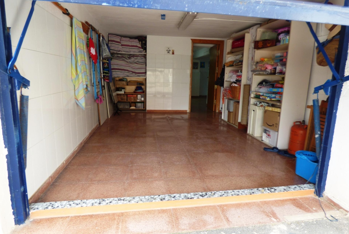 Chalet Adosado con Estilo Único a Pocos Pasos de la Playa de San Juan