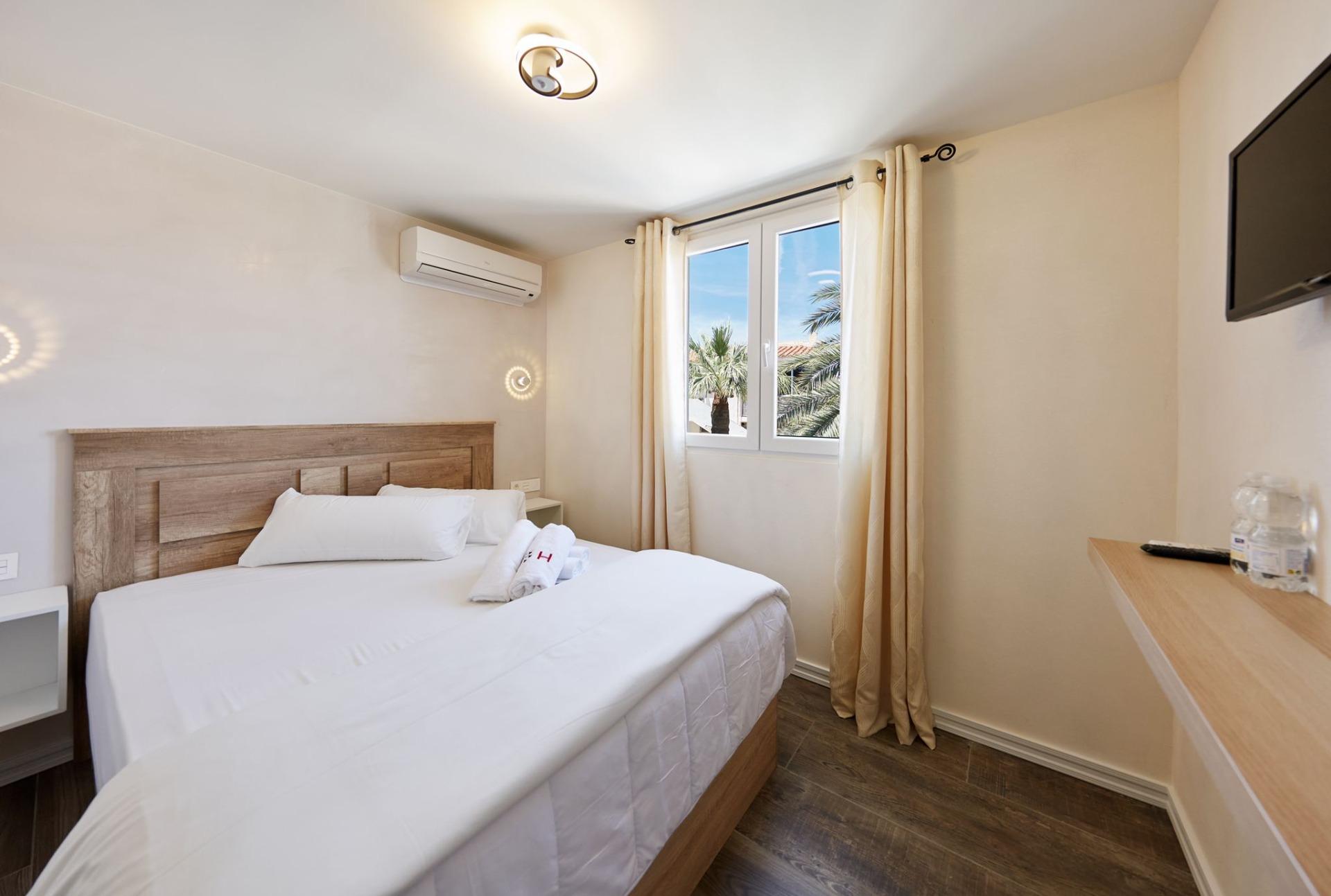 2-30-94 Magnífico Hotel Reformado en Cabo Huertas: IDEAL PARA INVERSORES