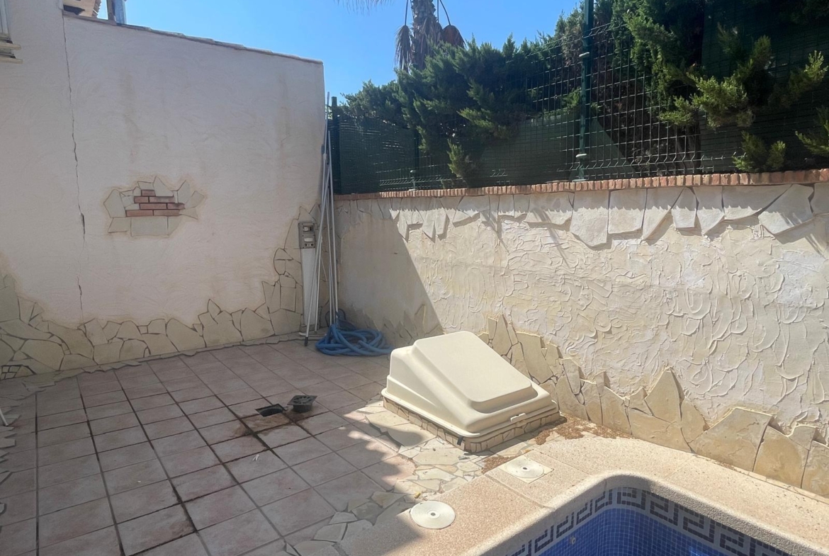 VILLA PARADA CON VISTAS AL MAR Y A 200 METROS DE PLAYA! ZONA TORRE LA MATA. 5 DRM. 3 BAÑOS. PISCINA PRIVADA.