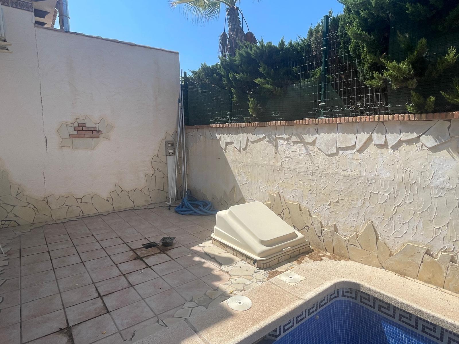 VILLA PARADA CON VISTAS AL MAR Y A 200 METROS DE PLAYA! ZONA TORRE LA MATA. 5 DRM. 3 BAÑOS. PISCINA PRIVADA.
