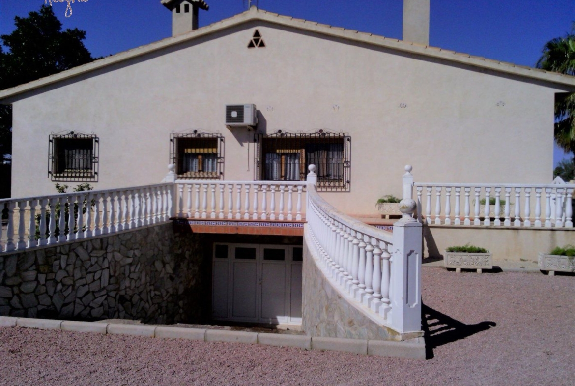 FAMOUS RIDING CENTER WITH INDEPENDENT RURAL HOUSE