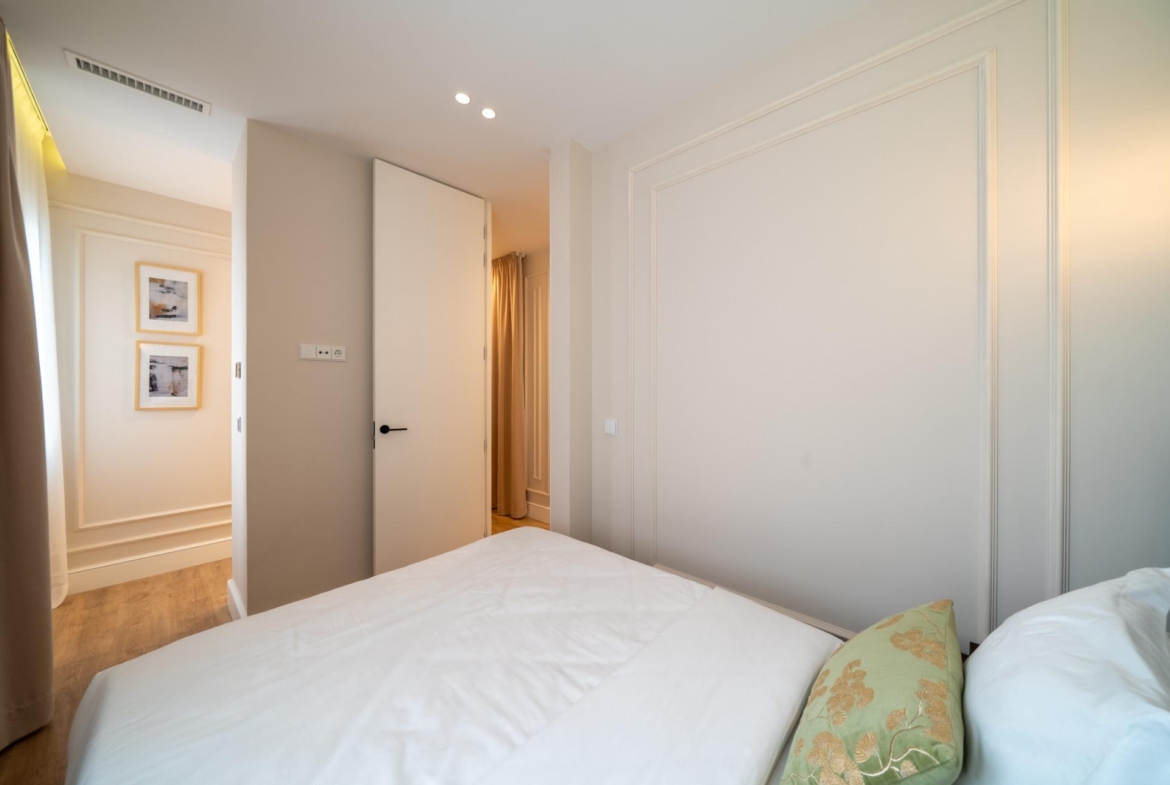ELEGANT REFURBISHED APARTMENT IN RECOLETOS NEIGHBORHOOD, MADRID