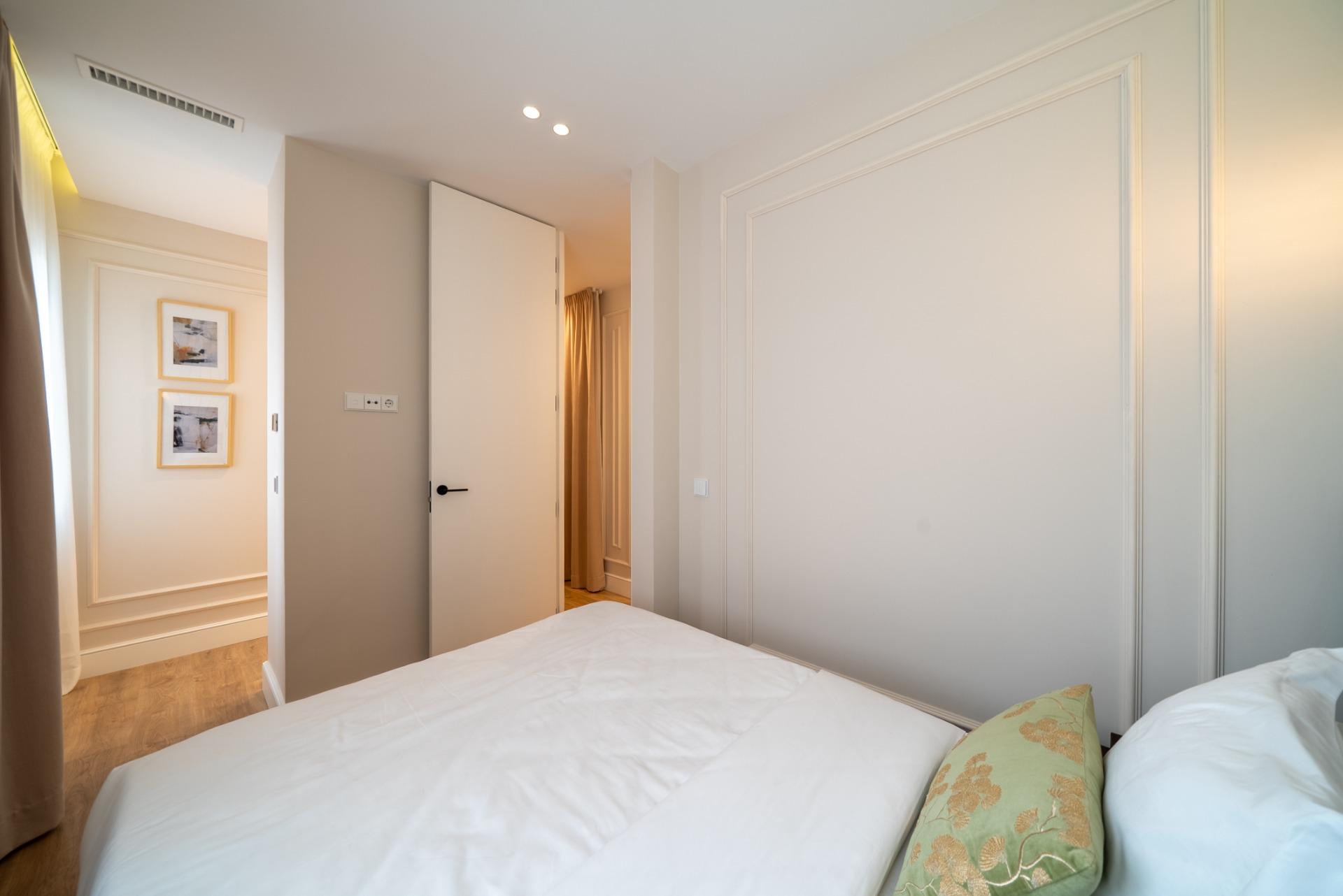 ELEGANT REFURBISHED APARTMENT IN RECOLETOS NEIGHBORHOOD, MADRID