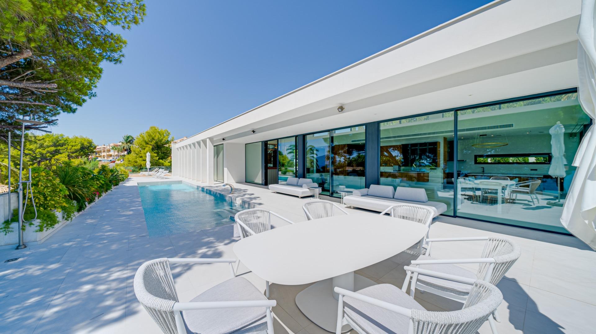 Indrukwekkende luxe villa aan zee