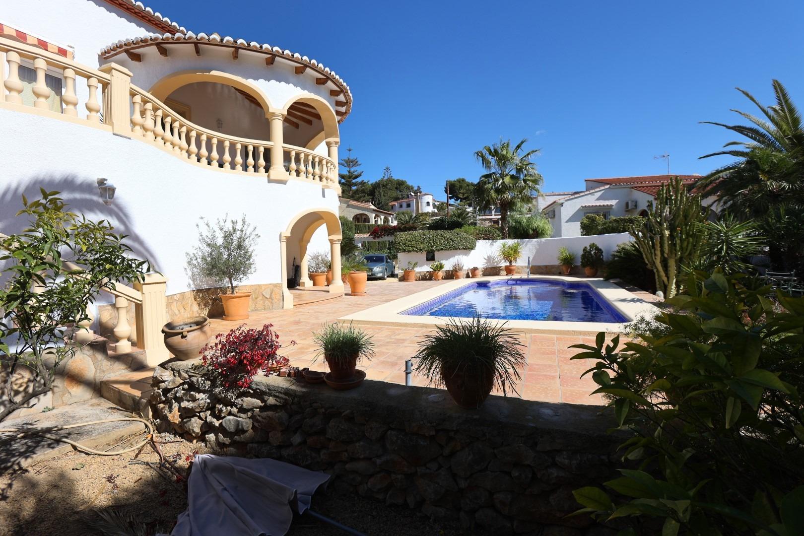 2-31-24 Mediterranean style villa with pool and close to the sea