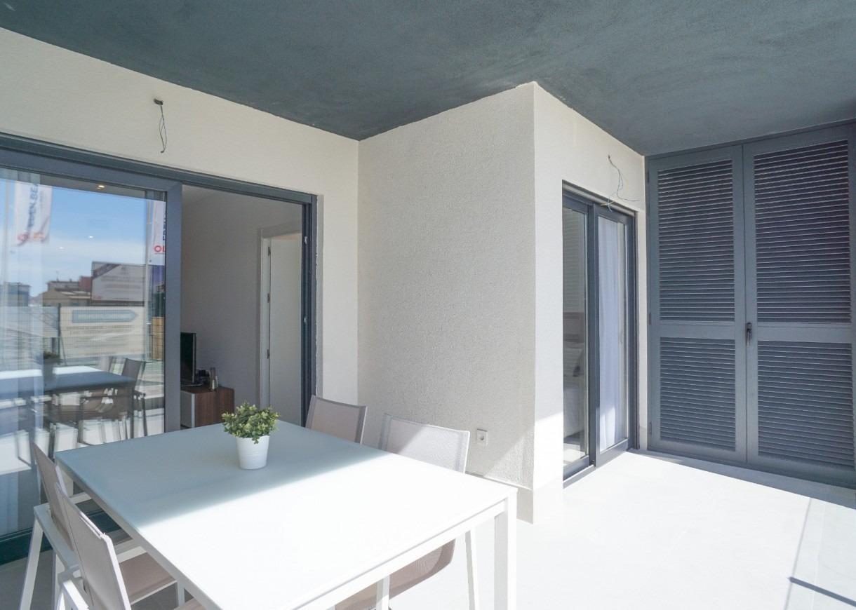 APPARTAMENTOS DE OBRA NUEVA CON VISTAS AL MAR. 2 DOR. 2 BAÑOS. APARCAMENTO. PISCINA.