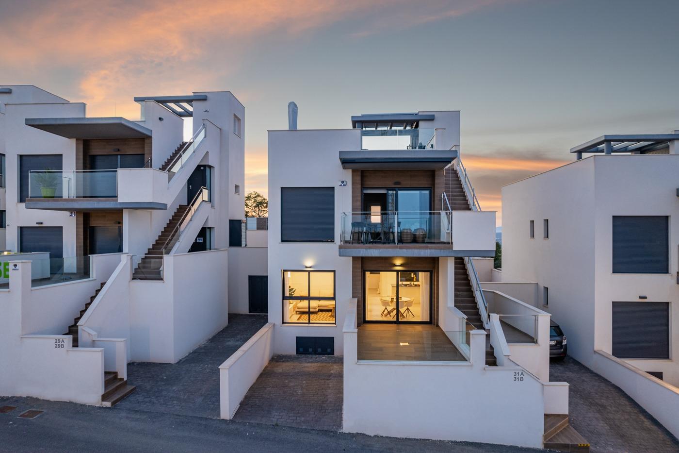 OBRA NUEVA! BUGALOW EN SAN MIGUEL DE SALINAS. 2 DORM. 2 BAÑOS. PISCINA+GARAJE.