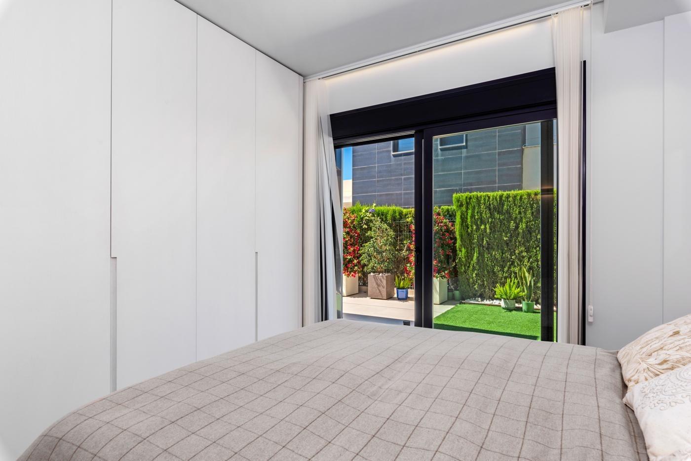Lujosa villa de obra nueva a un paso de la playa de Campoamor !
