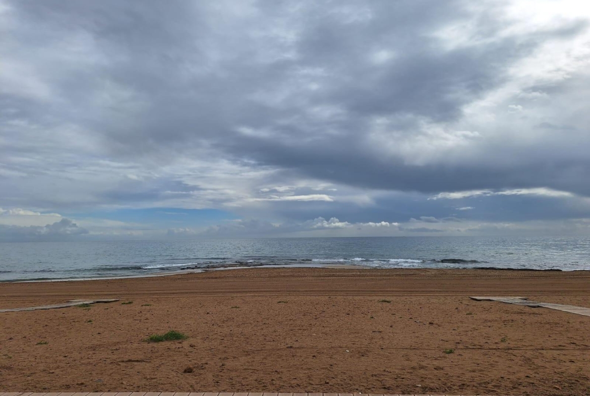 Espectacular adosado al lado de la preciosa playa de la Mata con 3 dormitorios 2 baños Garaje