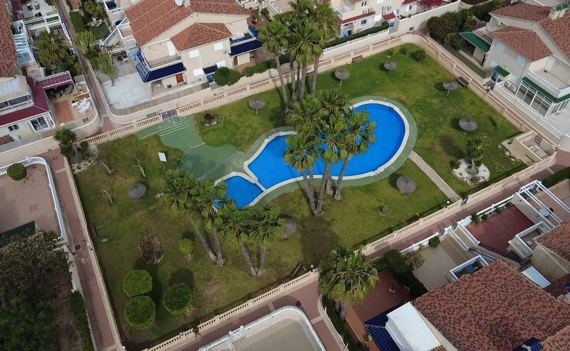 BUNGALOW PLANTA ALTA CON SOLÁRIUM EN ORIHUELA COSTA, ZENIAMAR I.