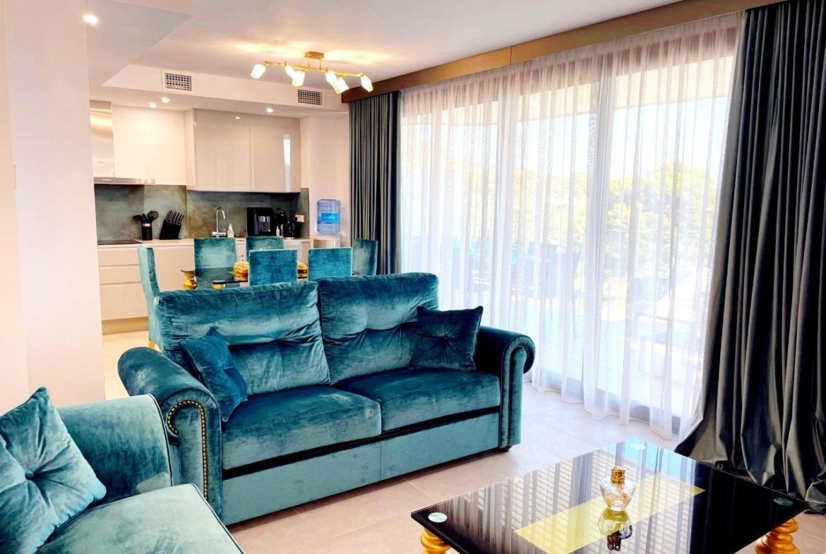 Moderne nieuwe appartementen aan de oevers van de Middellandse Zee