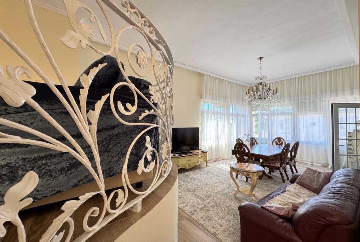 VILLA DE LIJO EN CAMPOAMOR CON 639 M2 DE CASA. PARCELA 800 M2. PISCINA PROPIA. 5 DORM. 4 BAÑOS. PLAYA A 650 METROS.