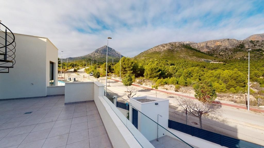 Villas de nueva construcción con vistas al mar y montaña