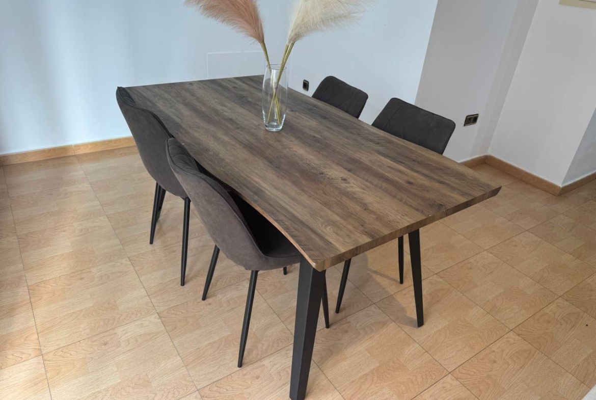 Spacious Semi-New Apartment in Torrevieja, Ideal for Living