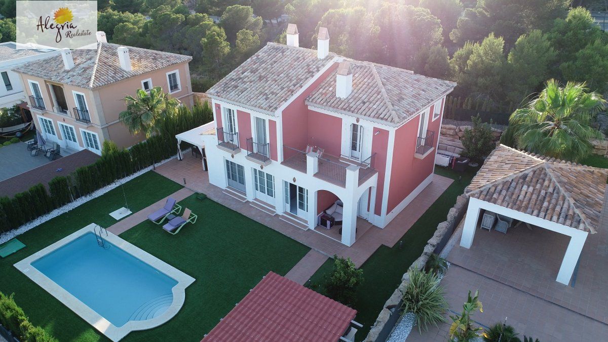 EXCELLENT VILLA IN SIERRA CORTINA FOR SALE