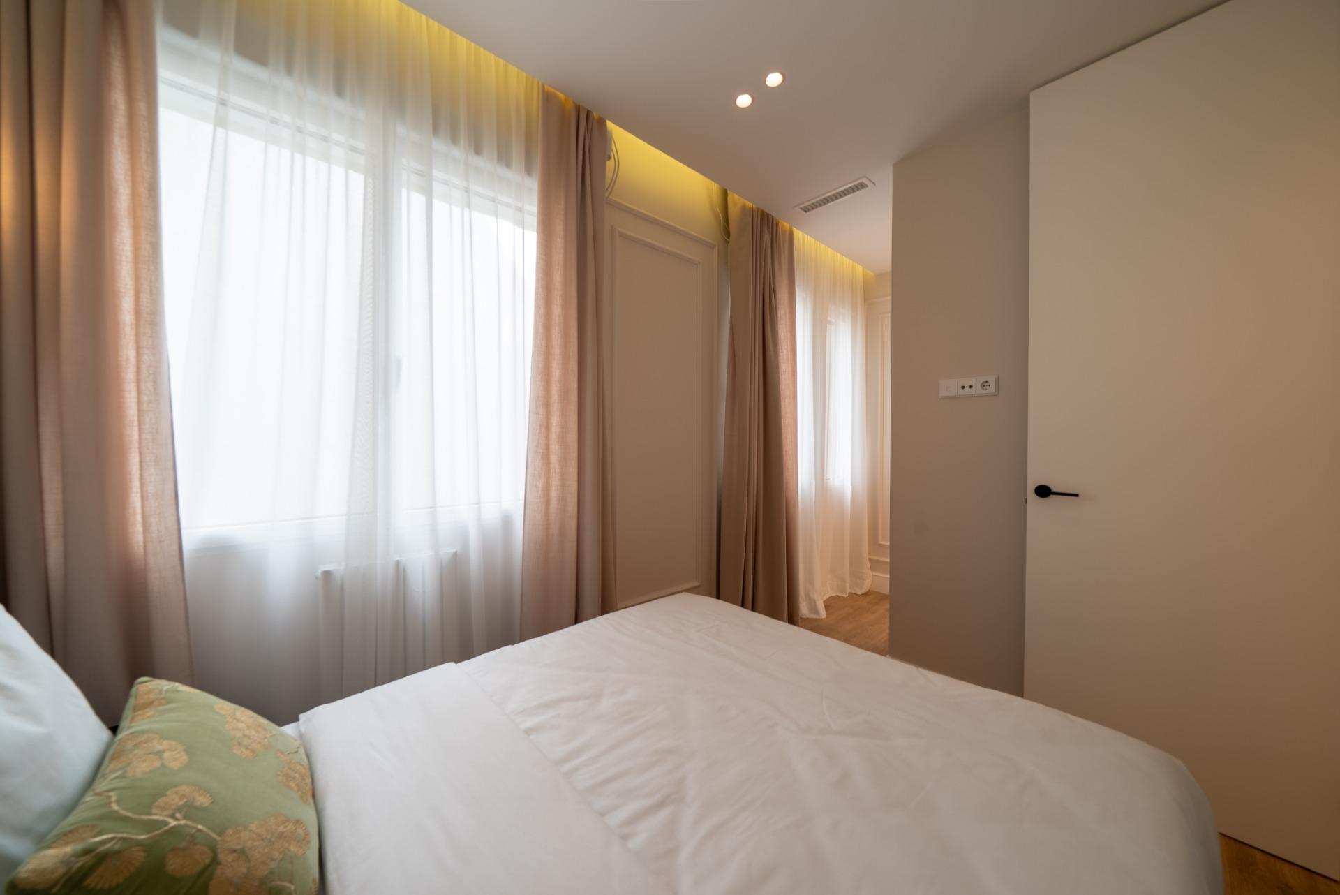 ELEGANT REFURBISHED APARTMENT IN RECOLETOS NEIGHBORHOOD, MADRID