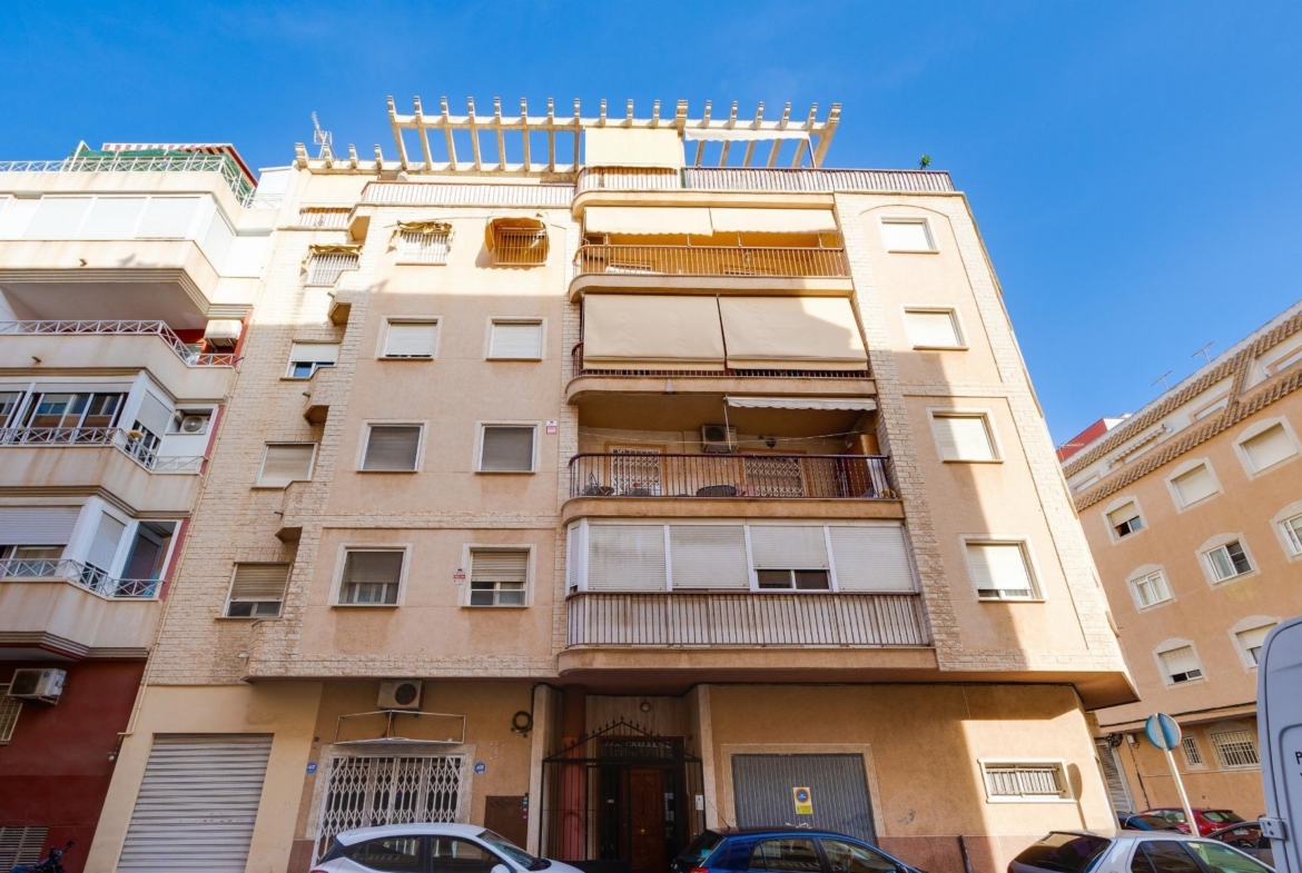 ÁTICO DE 2 HABITACIONES 2 BAÑOS Y AMPLIA TERRAZA